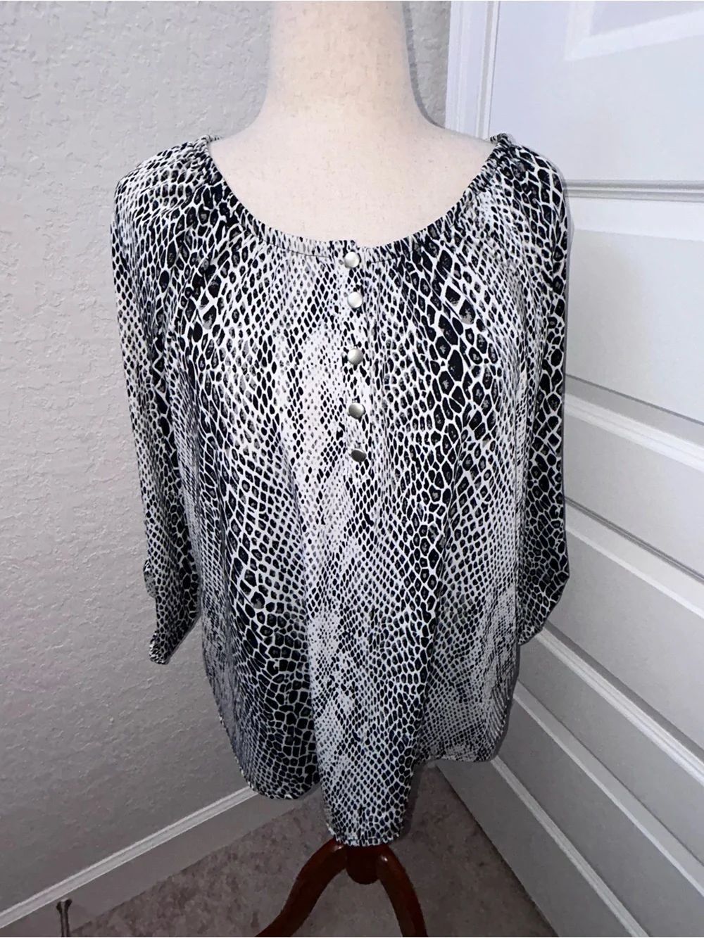 Notations Snakeskin Print 1/4 Snap Button Front Roll Tab Sleeve Blouse Shirt Top